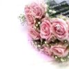 ピンク系の薔薇とかすみ草の花束
