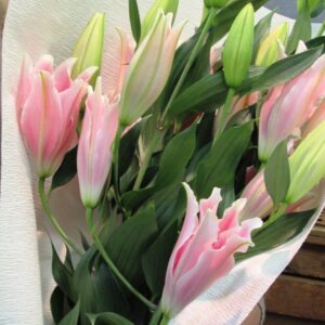 豪華なオリエンタルリリーの花束-ピンク系